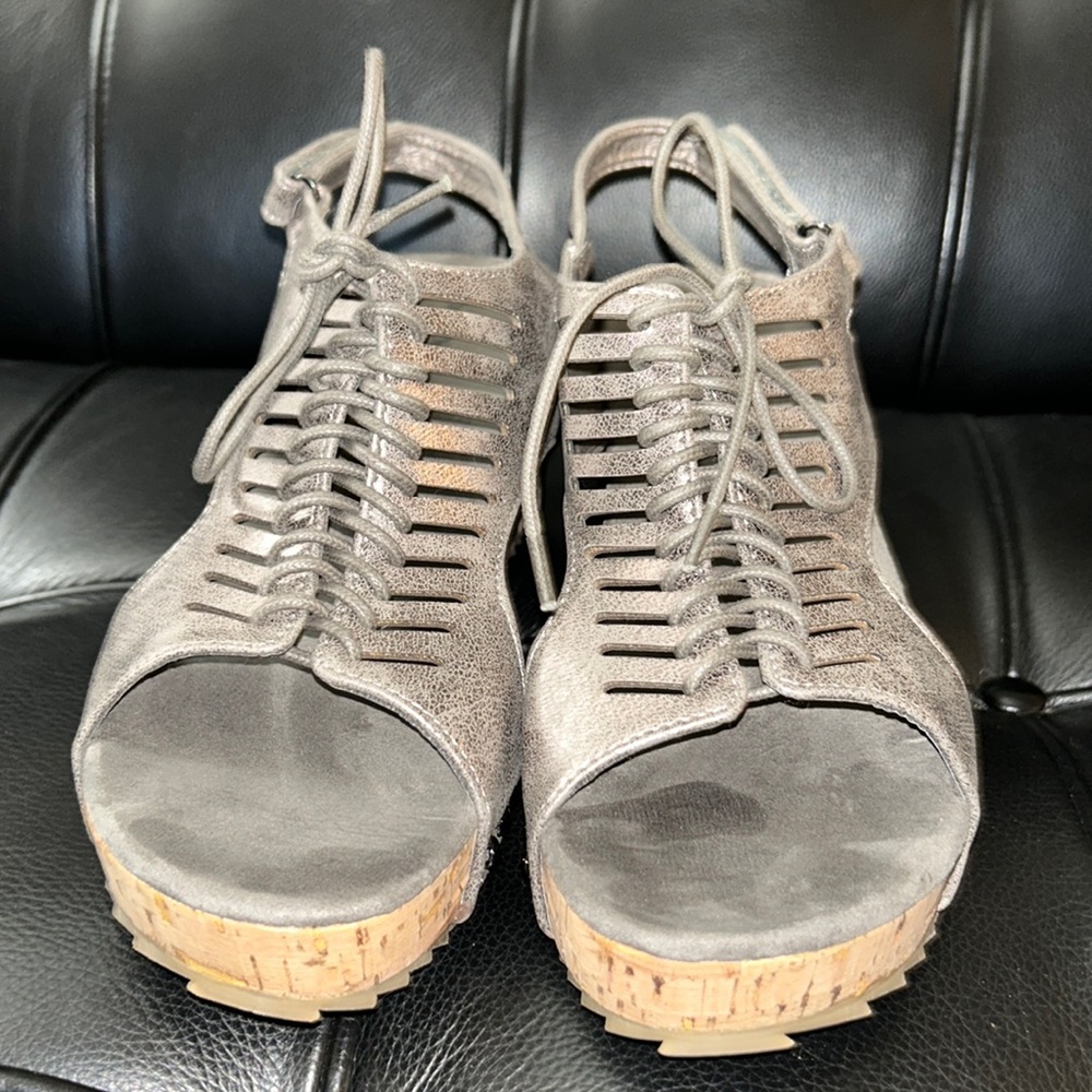 Pierre Dumas Paving The Way Pewter Cork Wedge Sandal NWOB Sz 8
